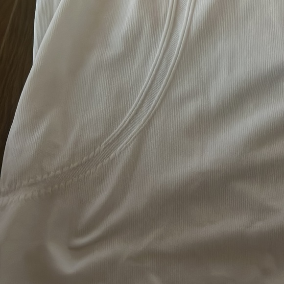 ✅Antonio Melani Active Reflect Seamless Soft Jewel Neck Tank NWT - Picture 7 of 7